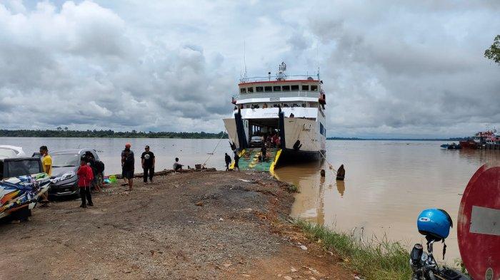 Kapal feri dari Tana Tidung ke Tarakan Kalimantan Utara.