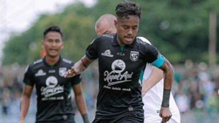 Pemain Persebaya Surabaya Alwi Slamat