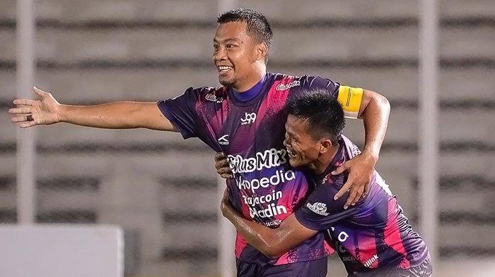 Dalam daftar susunan pemain PSM Makassar vs RANS Nusantara FC di Liga 1, terlihat Hamka Hamzah eks kapten Juku Eja turun bela klub Raffi Ahmad. (Instagram / @rans.cilegonfc.official)
