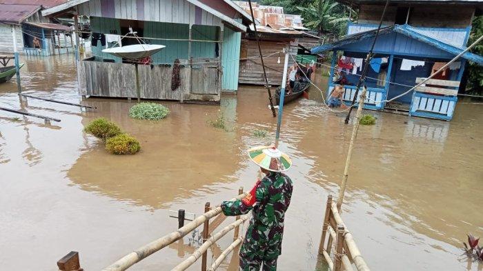 Bencana banjir setinggi 1,5 meter merendam Desa Kayan Hilir, Kecamatan Kayan Hilir, Malinau, terparah, 30 rumah di Long Sule tergenang banjir.