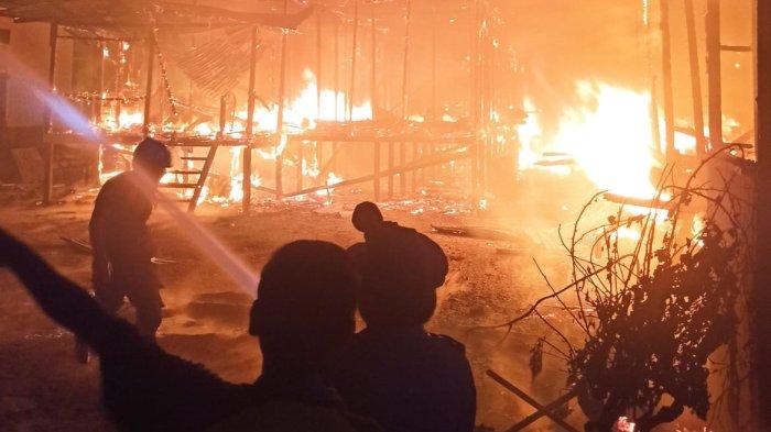 Kebakaran melanda wilayah RT 18 Malinau Kota, Kabupaten Malinau, Jumat (25/10/2024) dini hari, 2 rumah hangus terbakar.