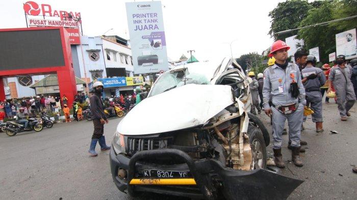 Kecelakaan maut kembali terjadi di turunan simpang muara rapak Jalan Soekarno Hatta Balikpapan, Jumat (21/1/2022) sekitar pukul 06.20 WITA. TRIBUNKALTARA.COM / DWI ARDIANTO