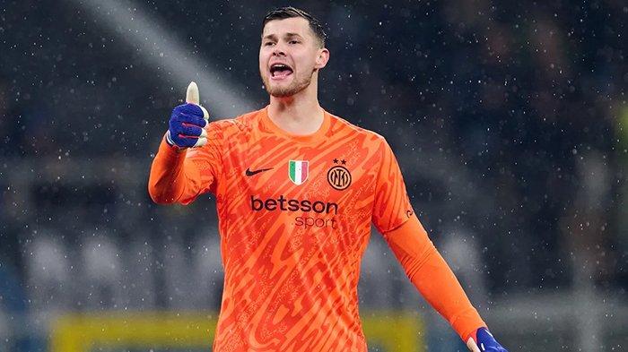 DEBUT GEMILANG - Penampilan kiper Inter Milan, Josep Martinez saat menghadapi Udinese dalam pertandingan Coppa Italia, Jumat (20/12/2024). Kiper asal Spanyol itu melakoni debut gemilang di Liga Italia saat Inter Milan menundukkan Genoa 1-0, di Stadion Giuseppe Meazza, Minggu (23/2/2025).