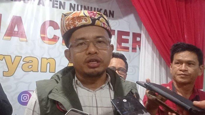 Komisioner KPU RI Idham Holik bertandang ke Kabupaten Nunukan, Kalimantan Utara (Kaltara), saat ditemui awak media di Kantor KPU Nunukan pada Minggu (05/03/2023), malam.
TRIBUNKALTARA.COM/ Febrianus Felis.