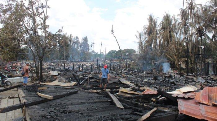 Kondisi terbaru sebanyak 71 unit bangunan rumah warga yang terdiri dari 17 bangunan sarang burung walet serta 4 unit bangunan Lamin di Kampung Muhur, Kecamatan Siluq Ngurai, Kabupaten Kutai Barat (Kubar) pasca dilanda kebakaran hebat pada Minggu malam (20/8/2023).