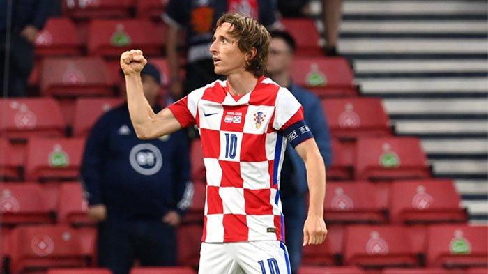 DIHANTUI MEDIOKER - Luka Modric. Kapten Timnas Kroasia, Luka Modric mencetak gol ke gawang Skotlandia, dan mengantar timnya lolos ke babak 16 Euro 2020. Kepindahan Luka Modric ke AC Milan dihantui bayang-bayang medioker, Sabtu (12/7/2025).