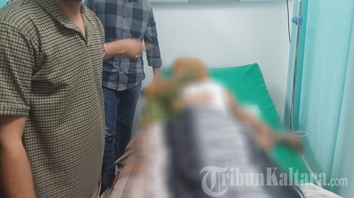ALAMI LUKA BAKAR – Kondisi Risky, mahasiswa peserta masa aksi di Polda Kaltara, mengalami luka bakar grad 2 dan harus menjalani perawatan di IGD RSDSS Tanjung Selor, Kalimantan Utara Kamis (17/7/2025). (TribunKaltara.com/Desi Kartika Ayu)