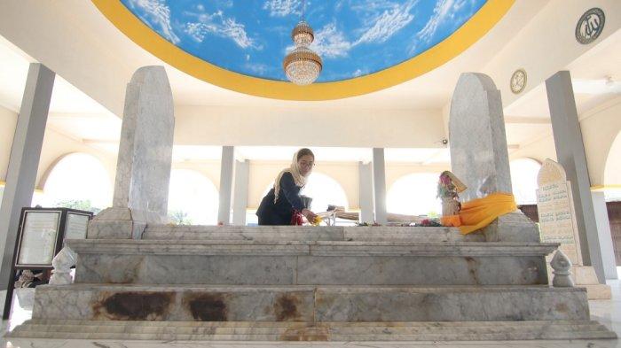 Makam Tunggang Parangan, pedakwah Islam ke Kutai ini punya banyak versi dengan cerita yang terus jadi legenda dari mulai kedatangannya ke Kerajaan Kutai Kartanegara hingga proses melakukan dakwahnya.