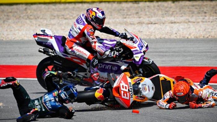 Marc Marquez dan Miguel Oliveira kecelakaan di MotoGP Portugal 2023, Minggu (26/3/2023). motogp.com
