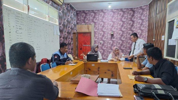 Mediasi antara pekerja yang di-PHK dan pihak perusahaan yang dilaksanakan Kantor Disnakertrans Bulungan.