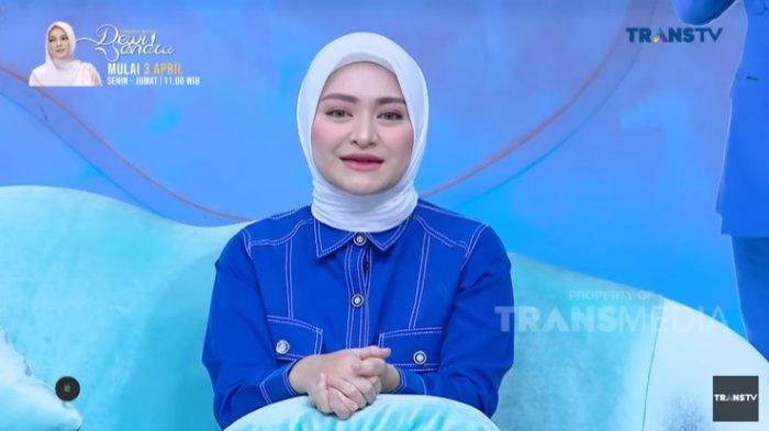 Nathalie Holscher ngaku proses penghapusan tato pakai laser sakit.(Tangkapan Layar YouTube Pagi Pagi Ambyar Trans TV)