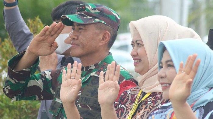 Keberangkatan Presiden RI Joko Widodo ke Malinau di hari kedua berada di Kaltara, dipimpin langsung Pangdam VI Mulawarman Mayjen TNI Tri Budi Utomo untuk pengamanan (PAM) VVIP, Rabu (1/03/2023). Dispen TNI AD dan TNI AU