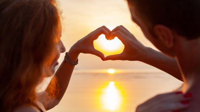 PANTUN MINANG ROMANTIS - Baca kumpulan pantun cinta romantis dalam bahasa Minang berikut ini, referensi baru untuk mendekati gebetan.