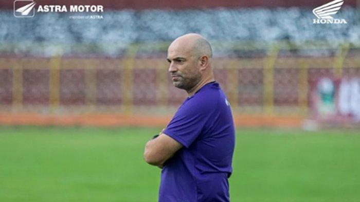 Pelatih PSM Makassar Bernardo Tavares