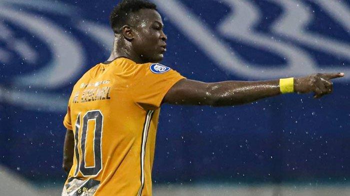 FOTO Ezechiel NDouassel. Ada juga eks pemain Persib Bandung seperti Ezechiel NDouassel dalam skuat daftar pemain Persela Lamongan di Liga 2. (Instagram / @bhayangkarafc)