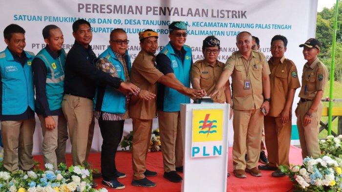 Plh Asisten Bidang Perekonomian dan Pembangunan, Buarhanuddin dalam acara peresmian penyalaan listrik oleh PLN, SP 8 Tanjung Buka (TribunKaltara.com / Desi Kartika)