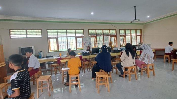 Suasana PPDB di SMPN 2 Tanjung Selor, Bulungan, Kalimantan Utara pada Senin (26/06/2023).