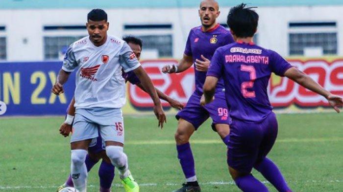 Terlihat dalam daftar pemain Persela Lamongan di Liga 2, ada eks PSM Makassar seperti Hasim Kipuw (kiri).