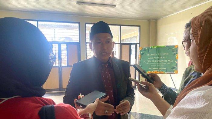 Rektor Universitas Kaltara Dr. Didi Adriansyah saat melayani wawancara wartawan di Universitas Kaltara, Tanjung Selor, Bulungan, Kaltara.