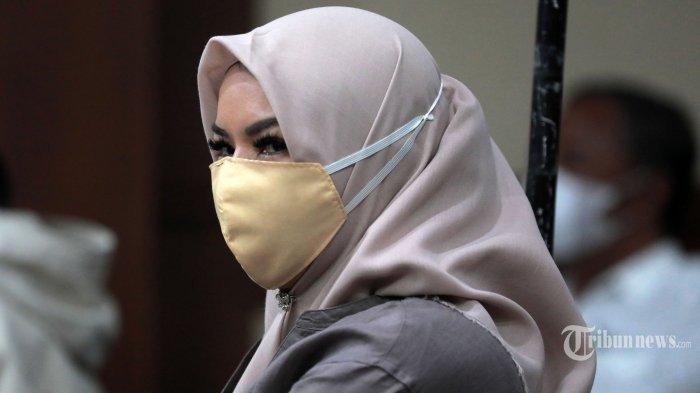 Mantan Bupati Kutai Kartanegara, Rita Widyasari memberikan keterangan saat sidang lanjutan kasus dugaan suap dengan terdakwa Stepanus Robin Pattuju di Pengadilan Tipikor, Jakarta, Senin (18/10/2021).