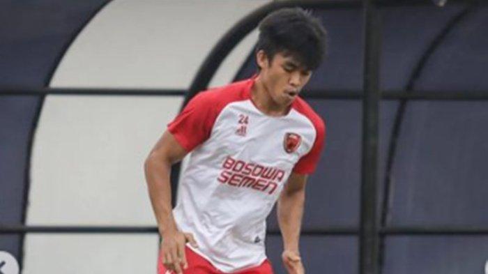 FOTO Rizky Eka di sela latihan PSM Makassar