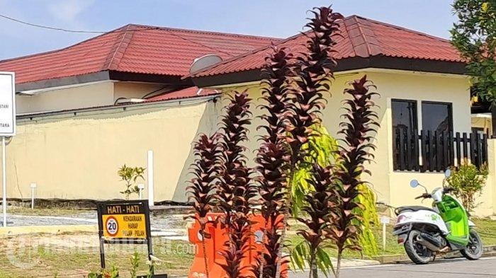 Rumah Dinas Kapolda Kaltara di komplek Aspol Polda di Kilo 9 Bumi Rahayu Tanjung Selor, Bulungan, Kalimantan Utara. Lokasi Brigpol SH ditemukan meninggal dunia. (TribunKaltara.com / Edy Nugroho)