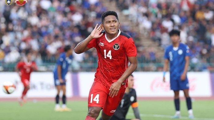 SELEBRASI Fajar Fathurrrahman usai cetak gol buat Timnas Indonesia di SEA Games. Terbaru, Fajar Fathurrrahman perpanjang kontrak di Borneo FC.