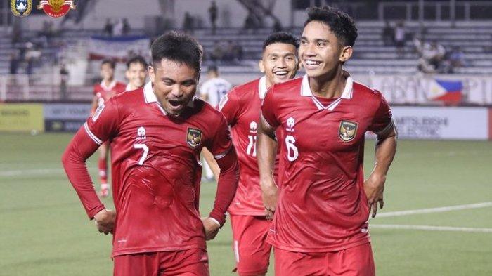Selebrasi Saddil Ramdani, dan Marselino Ferdinand saat Timnas Indonesia mengungguli Filipina di Stadion Rizal Memorial pada laga Piala AFF 2022, Senin (2/1/2023).