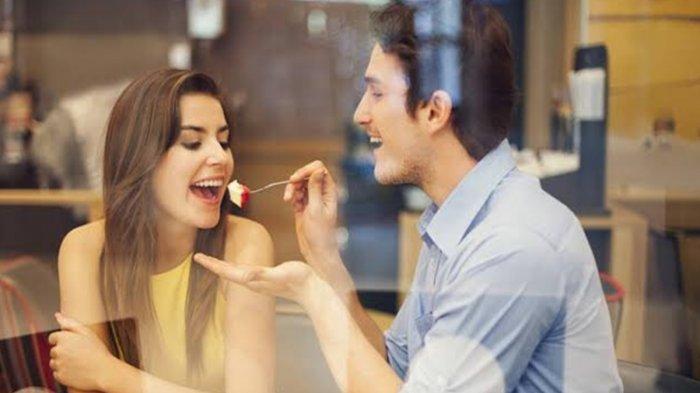 Ilustrasi - Kumpulan pantun berbalas romantis, bisa digunakan untuk mengusir penat bareng pasangan.