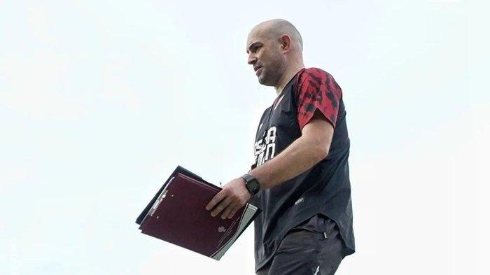 FOTO Bernardo Tavares. Terjawab sebab Bernardo Tavares harus putar otak saat PSM Makassar lawan PSBS Biak di Liga 1 2024/2025, Akbar Tanjung pilar Juku Eja bakal absen.