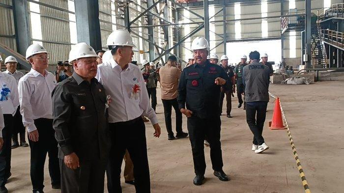 Gubernur Kaltim Isran Noor meresmikan pabrik smelter nikel, PT Kalimantan Ferro Industry (KFI) di Pendingin, Sangasanga, Kutai Kartanegara, Selasa (19/9/2023).