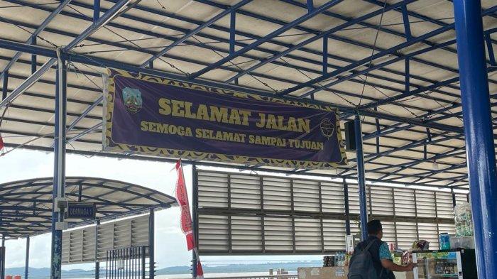 Penumpang mulai turun ke dermaga Pelabuhan PLBL Liem Hie Djung Nunukan, belum lama ini.
