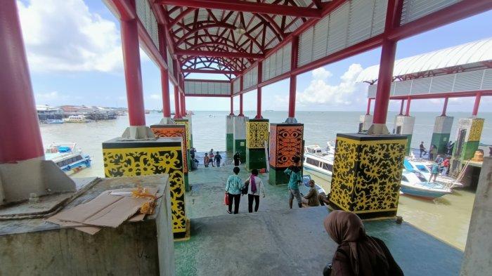 Aktivitas penumpang di terminal keberangkatan Pelabuhan Tengkayu 1 Tarakan, Kalimantan Utara.