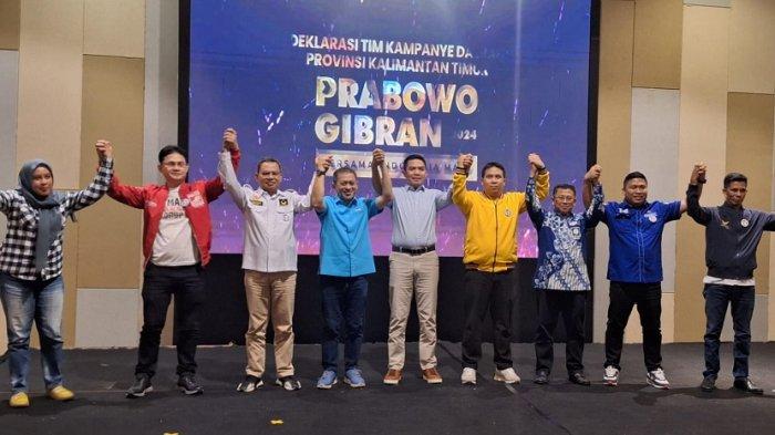 Ketua DPD Partai Gerindra Kaltim, Andi Harun bersama delapan Ketua Partai Koalisi Indonesia Maju Prabowo-Gibran Provinsi Kaltim saat membaca deklarasi, Sabtu (18/11/2023).