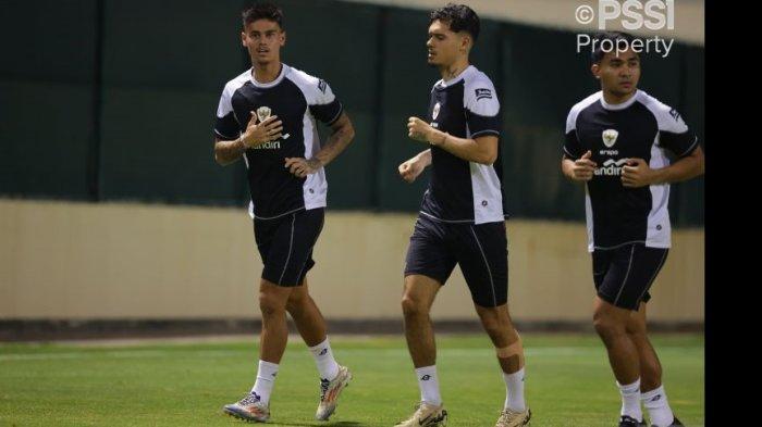 Para pemain Timnas Indonesia sangat menikmati sesi latihan tanpa terlihat memanggul beban jelang laga melawan tuan rumah Bahrin pada Kamis (10/10/2024).