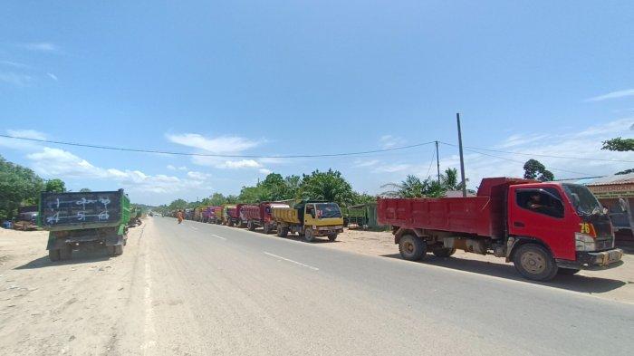 Antrean para sopir truk di SPBU Juata Laut, salah satu lokasi SPBU rekomendasi dari Pertamina untuk mengambil BBM subsidi.