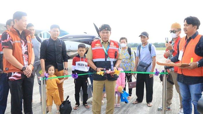 Gubernur Kaltara, Drs. H. Zainal A Paliwang, S.H., M.Hum resmi melaunching program SOA penumpang dan barang ke wilayah perbatasan dan pedalaman. Hal ini ditandai dengan terbangnya pesawat berjenis Caravan/C208 B-EX rute Tarakan-Long Apung dan rute Tarakan-Long Bawan yang berangkat dari Terminal VIP, Bandar Udara Juwata, Kota Tarakan, Selasa (11/7/2023).