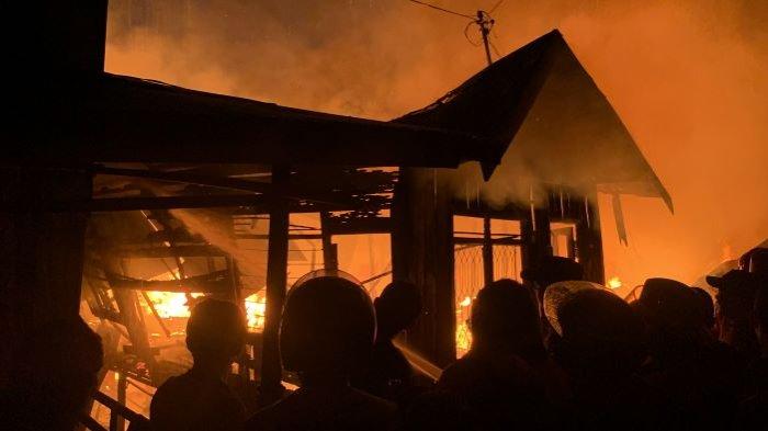 Kebakaran di kawasan Flamboyan Bawah Kota Palangkaraya, Selasa (1/8/2023) sore.