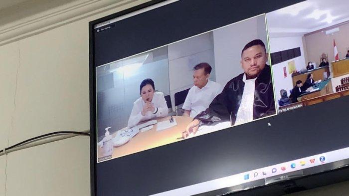 Terlihat anggota DPR RI Komisi III Ary Eghani memohon kepada majelis hakim untuk dihadirkan dalam ruang persidangan secara offline, pada Rabu (16/8/2023).