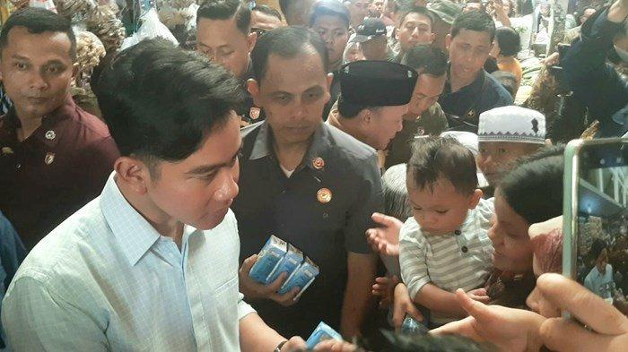 Wapres Gibrang Rakabuming Raka meninjau Pasar Kahayan, Pasar Kahayan, Kalimantan Tengah, Senin (4/11/2024).