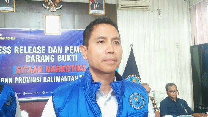 Kepala BNNP Kalteng Brigjen Pol Joko Setiono saat ditemui awak media. Dia menyebut, Saleh segera dibawa ke Nusa Kambangan, Kamis (31/10/2024).