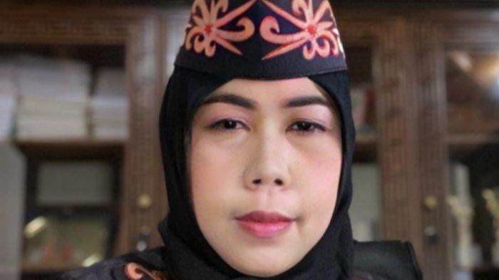 Kepala BPKAD Kota Palangkaraya Absiah, Kamis (20/7/2023) saat memberikan keterangan terkait status kepemilikan Kantor Bawaslu Plangkaraya yang terbakar.