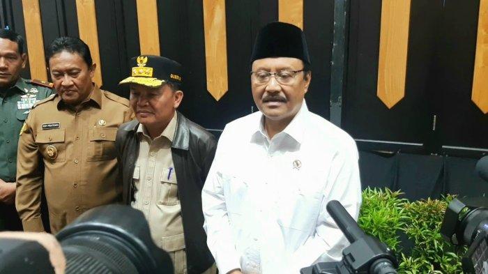 WAWANCARA - Menteri Sosial RI saat ditemui awak media di Aula Jaya Tingang, Kantor Gubernur Kalteng, Selasa (15/4/2035).