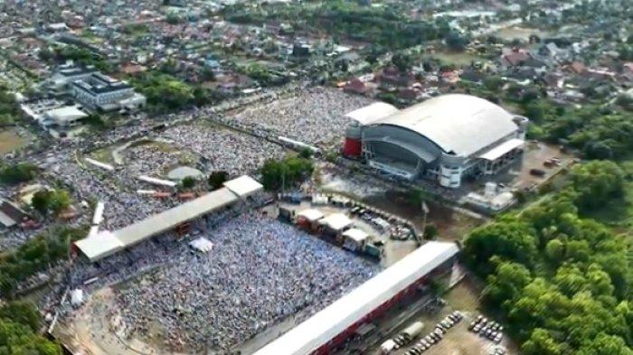 Suasana kawasan Stadion Tuah Pahoe, Palangkaraya yang menjadi tempat Tabligh Akbar Habib Umar bin Hafidz, Rabu (23/8/2023).