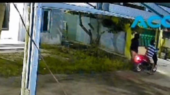 Pencurian meteran PDAM semakin marak terbaru pelaku terekam CCTV di Jalan Tidar Baru, Bamaang, Kotim, Kamis (1/2/2024) lalu.