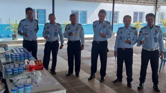 Lapas Kelas IIA Palangkaraya saat menggelar tes urin mendadak terhadap pegawai dan warga binaan pemasyarakatan, Senin (10/7/2023).