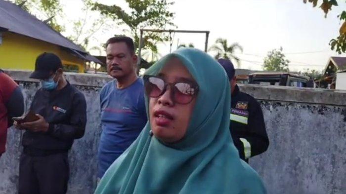 Ketua Bawaslu Kota Palangkaraya Endrawati di lokasi kebakaran, Kamis (20/7/2023).