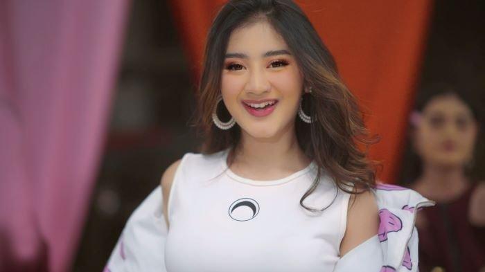 Pedangdut Ghea Youbi menjadi magnet penutupan Porprov Kalteng 2023 di Sampit, Kotim, Sabtu (5/8/2023).