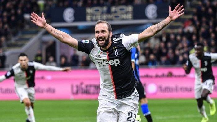 Selebrasi Gonzalo Higuain usai mencetak gol kemenangan 2-1 Juventus atas Inter Milan pada laga Derby d'Italia di Giuseppe Meazza, Minggu (6/10/2019) atau Senin dini hari WIB.