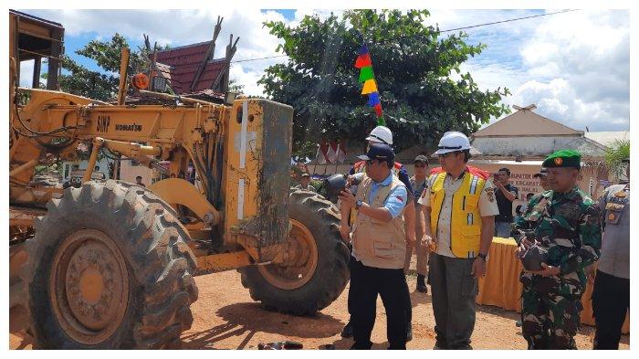 GROUNDBREAKING - Groundbreaking pemeliharaan infrastruktur jalan melalui program Corporate Social Responsibility (CSR) berkelanjutan Tahun 2024, di Kecamatan Arut Utara, pada Kamis (08/08/2024).